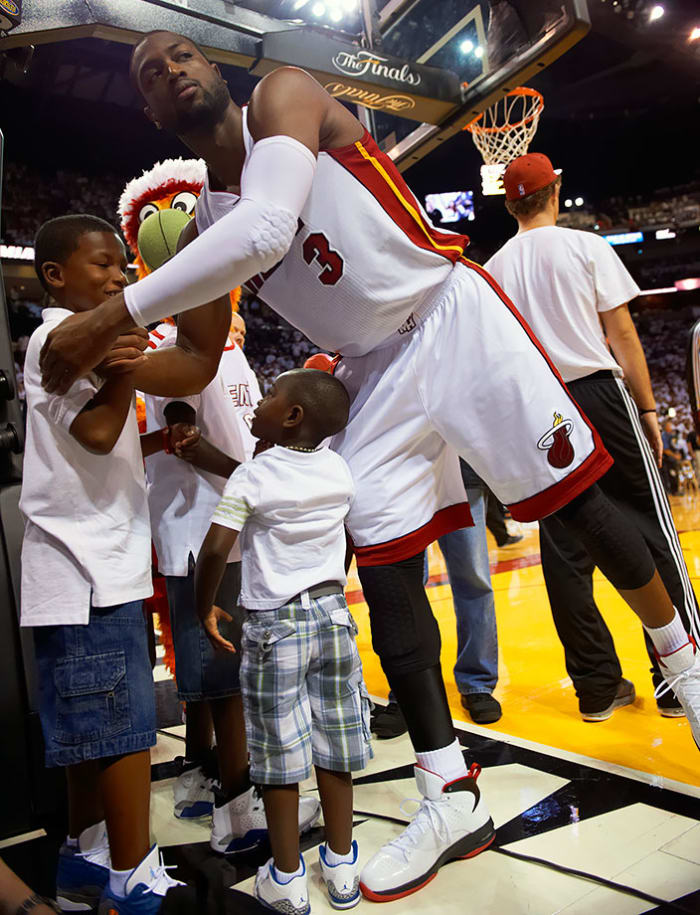 2011-0612-Dwyane-Wade-sons-Zaire-and-Zion-op1s-18099.jpg